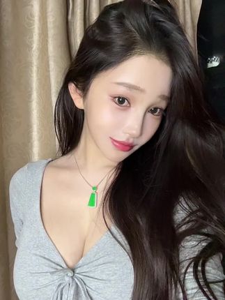 斗鱼小小酥表情图片大全，欣赏小小酥的表情包全集，感受她的魅力