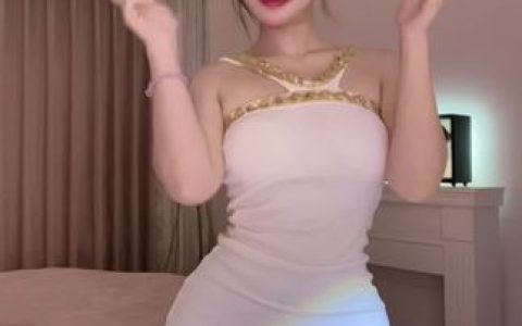 miao喵酱的跳舞作品，如何评估她的跳舞作品并模仿她的技巧？