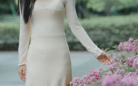 唯一的蔷薇 小清新 女神 模特 花 小仙女 女人 优美 蔷薇花&YiTuYu艺图语