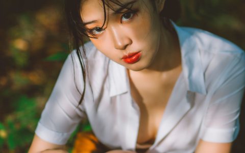 躲雨的午后 摄影 人像 小清新 养眼 小姐姐 绿色 湿身&YiTuYu艺图语