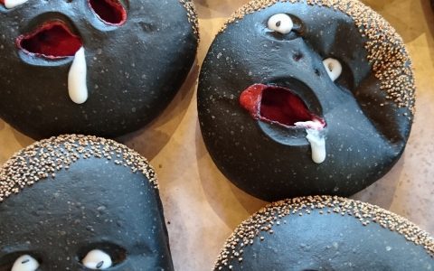 長相超特別アベシ麵包口吐白沫超逼真！还原北斗神拳被揍的杂鱼角色？