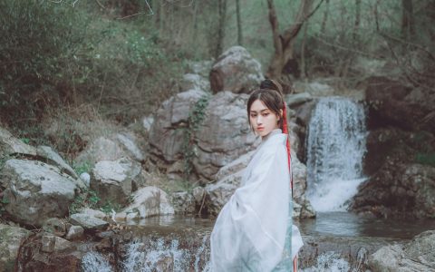 九尾 禅意 古风 小溪 山林 树林 女侠 意境&YiTuYu艺图语